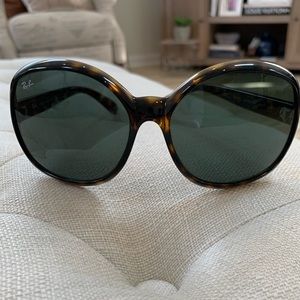 Ray Bans Jackie O style